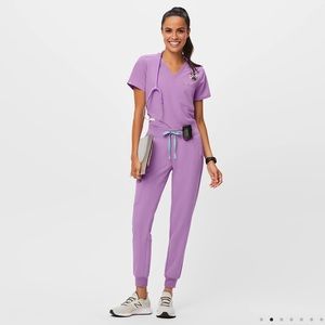 Figs lilac dawn scrub set